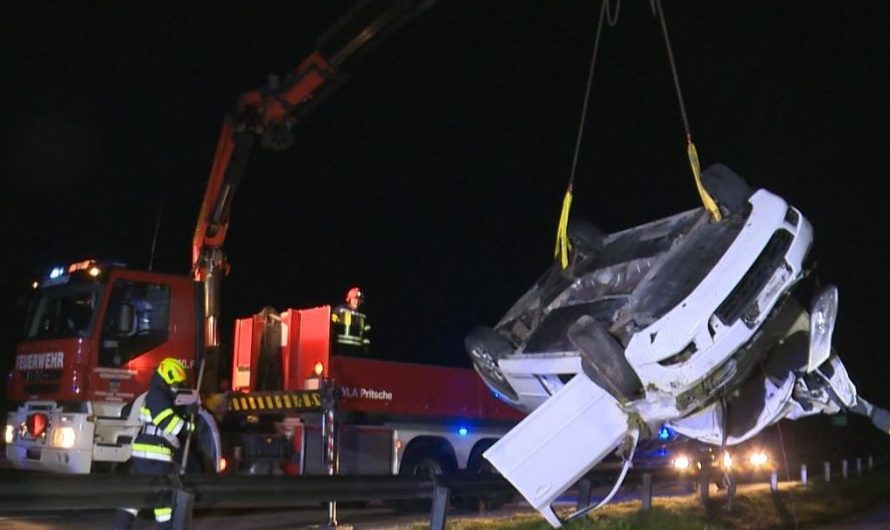 B320: Fahrzeugüberschlag endete glimpflich