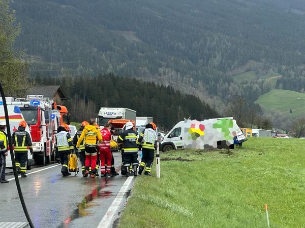 Verkehrsunfall auf der B320 bei Lengdorf